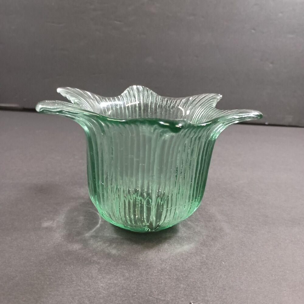 GREEN DEPRESSION STARBURST GLASS 6 PETALS BOWL 5" ACROSS TOP x 3" HIGH No Chips